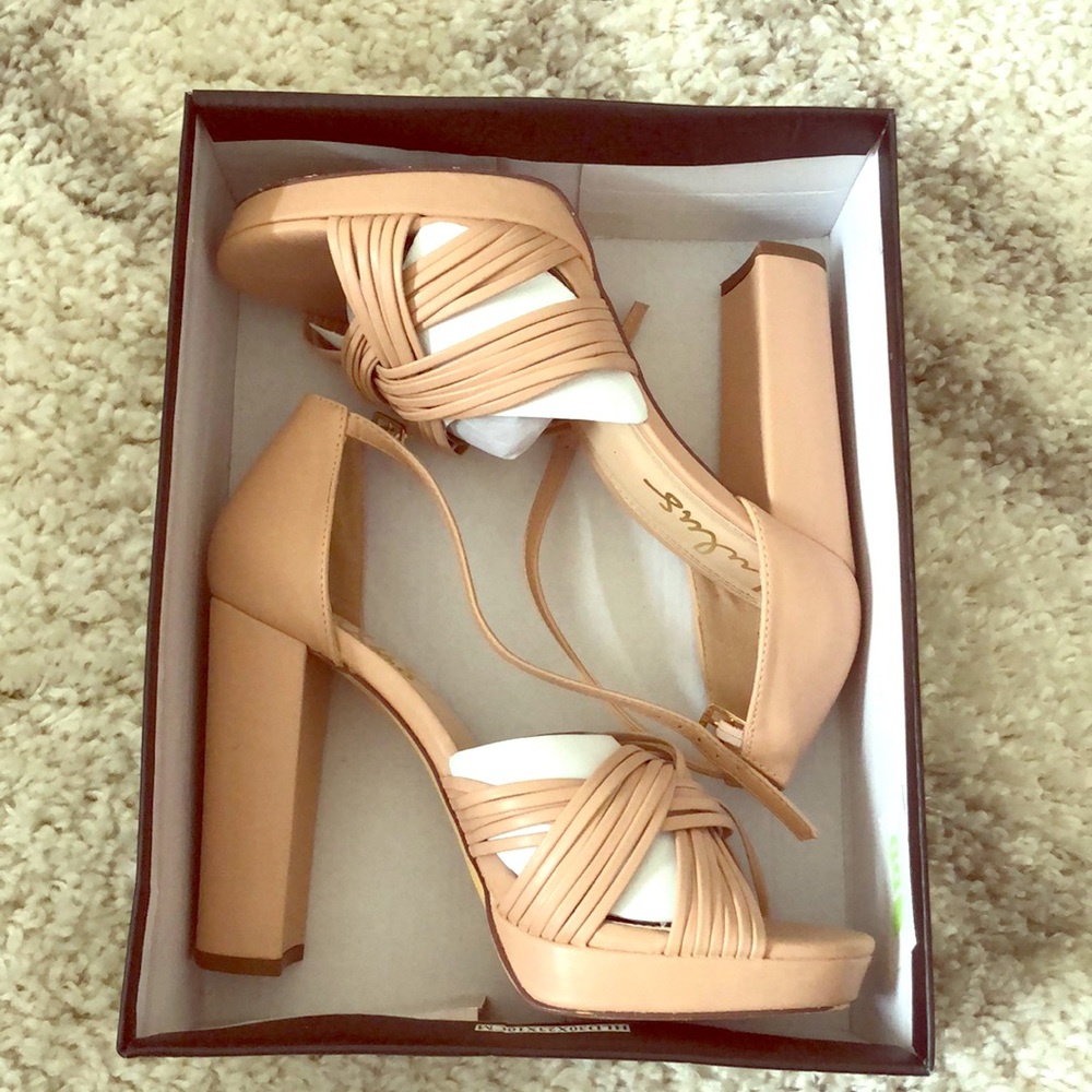Lulus Sivan “Criss-Criss” Nude 8.5 Heels / Sandals